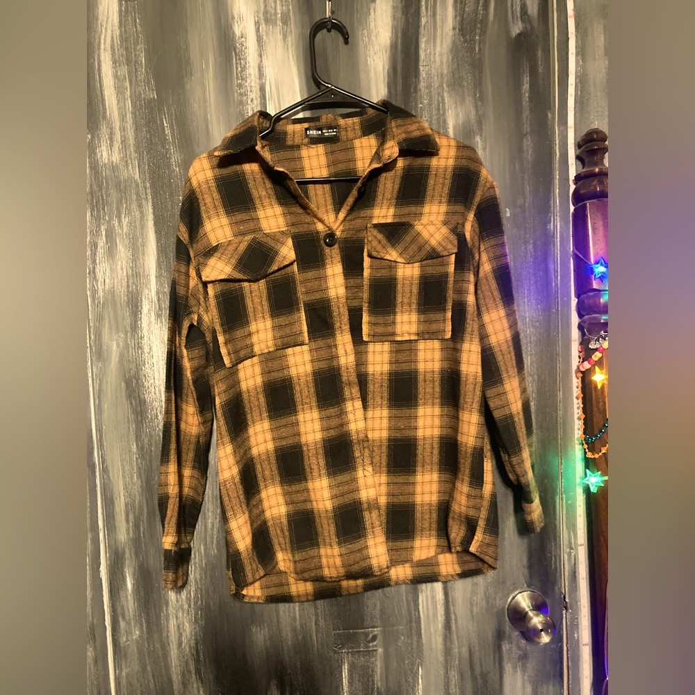 SHEIN button down plaid shirt
Size small